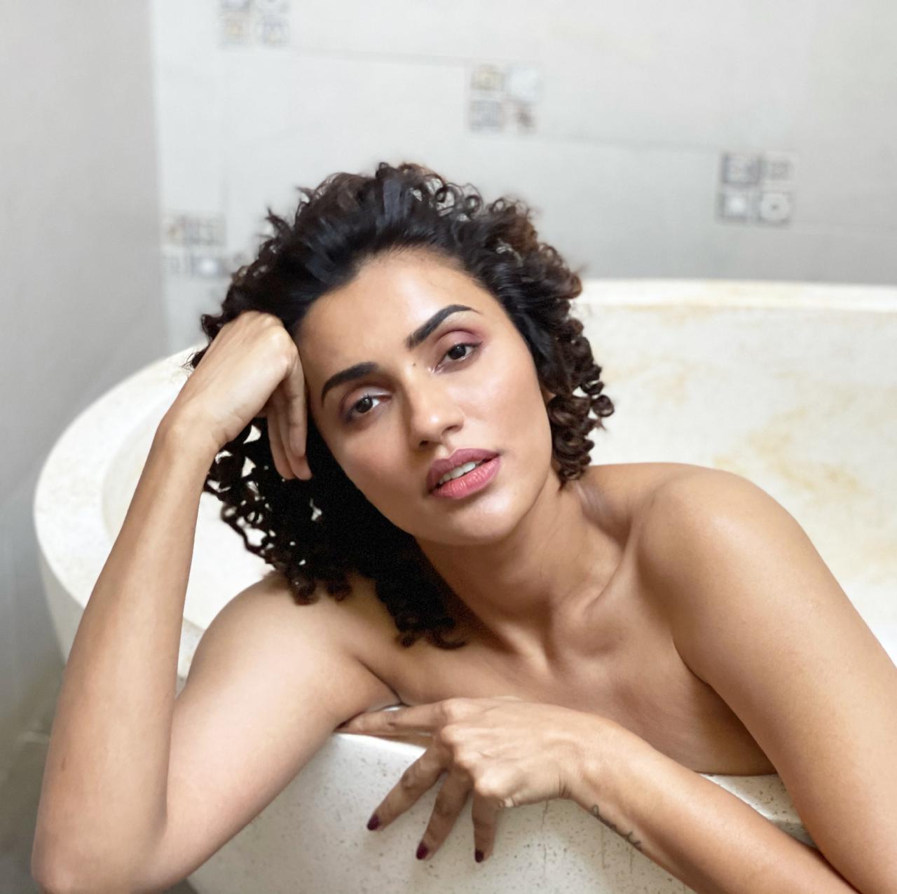 Akshara Gowda turns up the heat with her bath tub photoshoot
