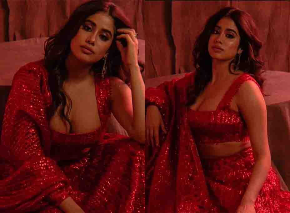 Jhanvi Kapoor Gorgeous in Red Gown