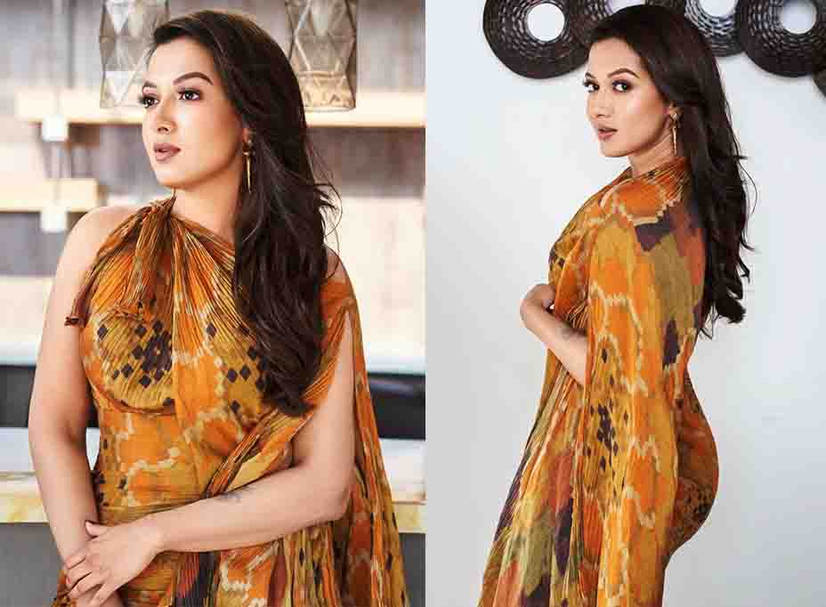 Catherine Tresa Looking Awesome In Floral Gown